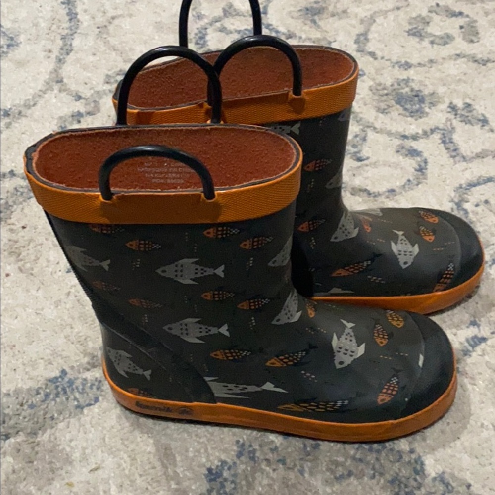 Kamik Boys size 1Y boots